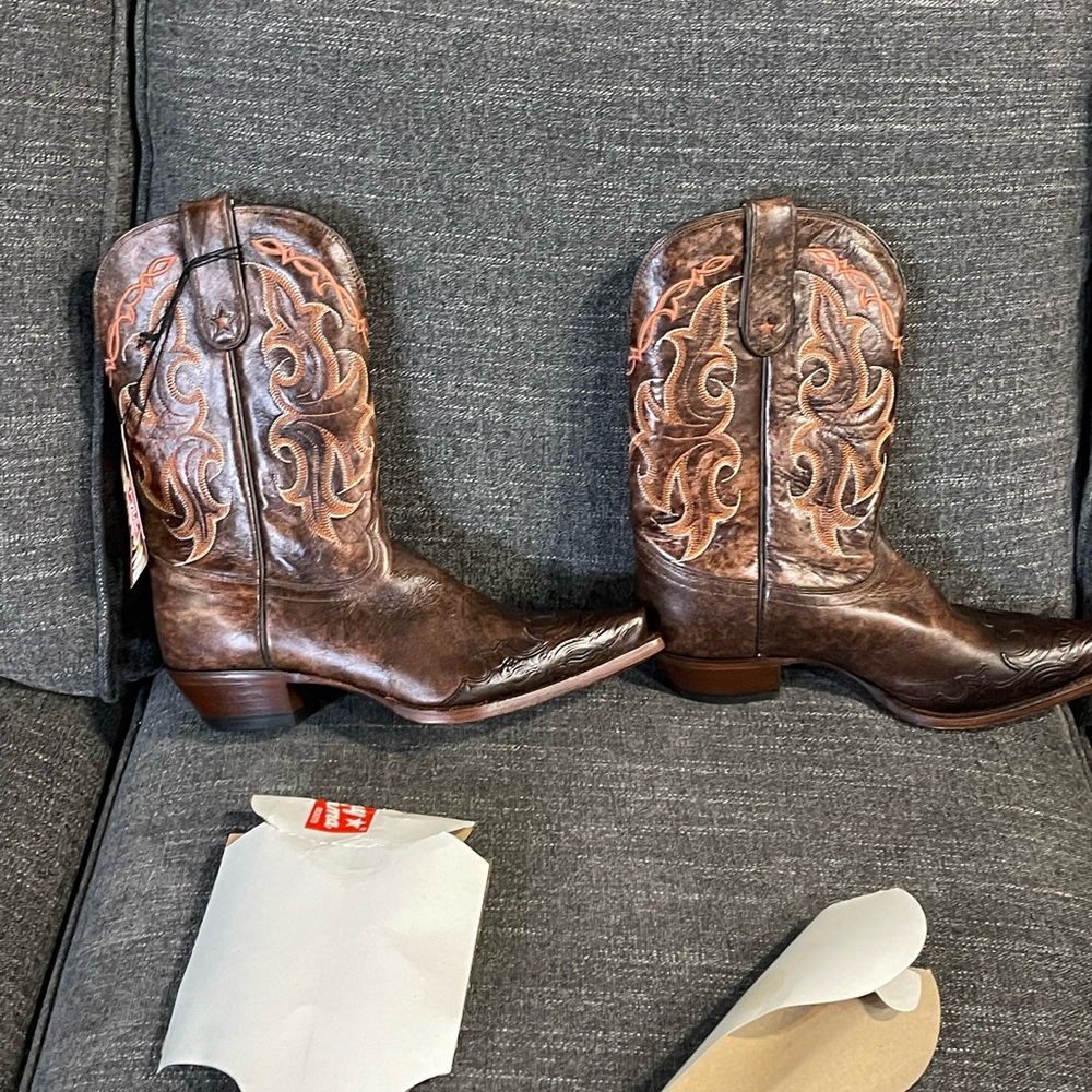 Tony Lama boots with tags still attached size 9 1/2, pointed toe